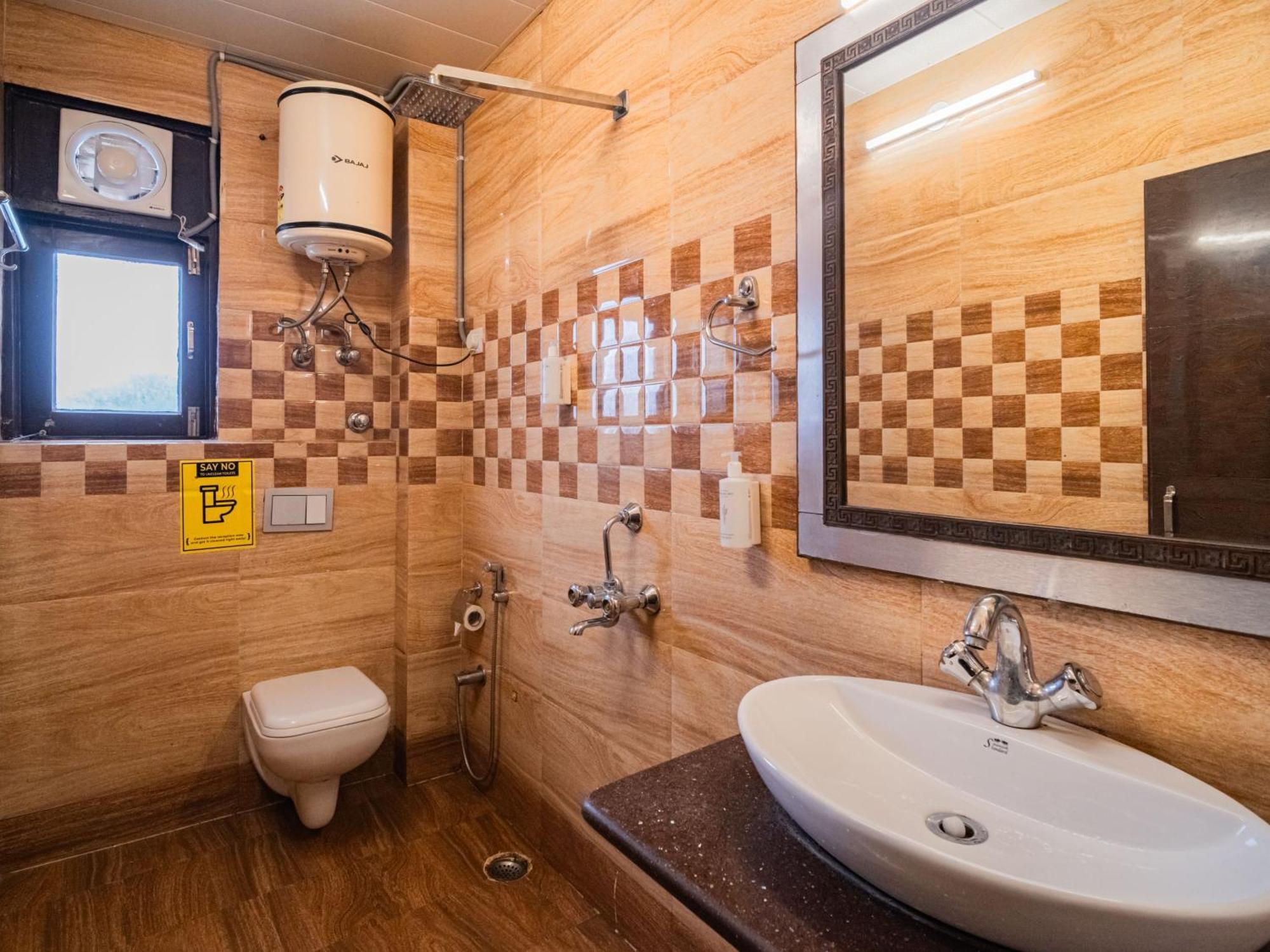 The Hosteller Shimla Room photo