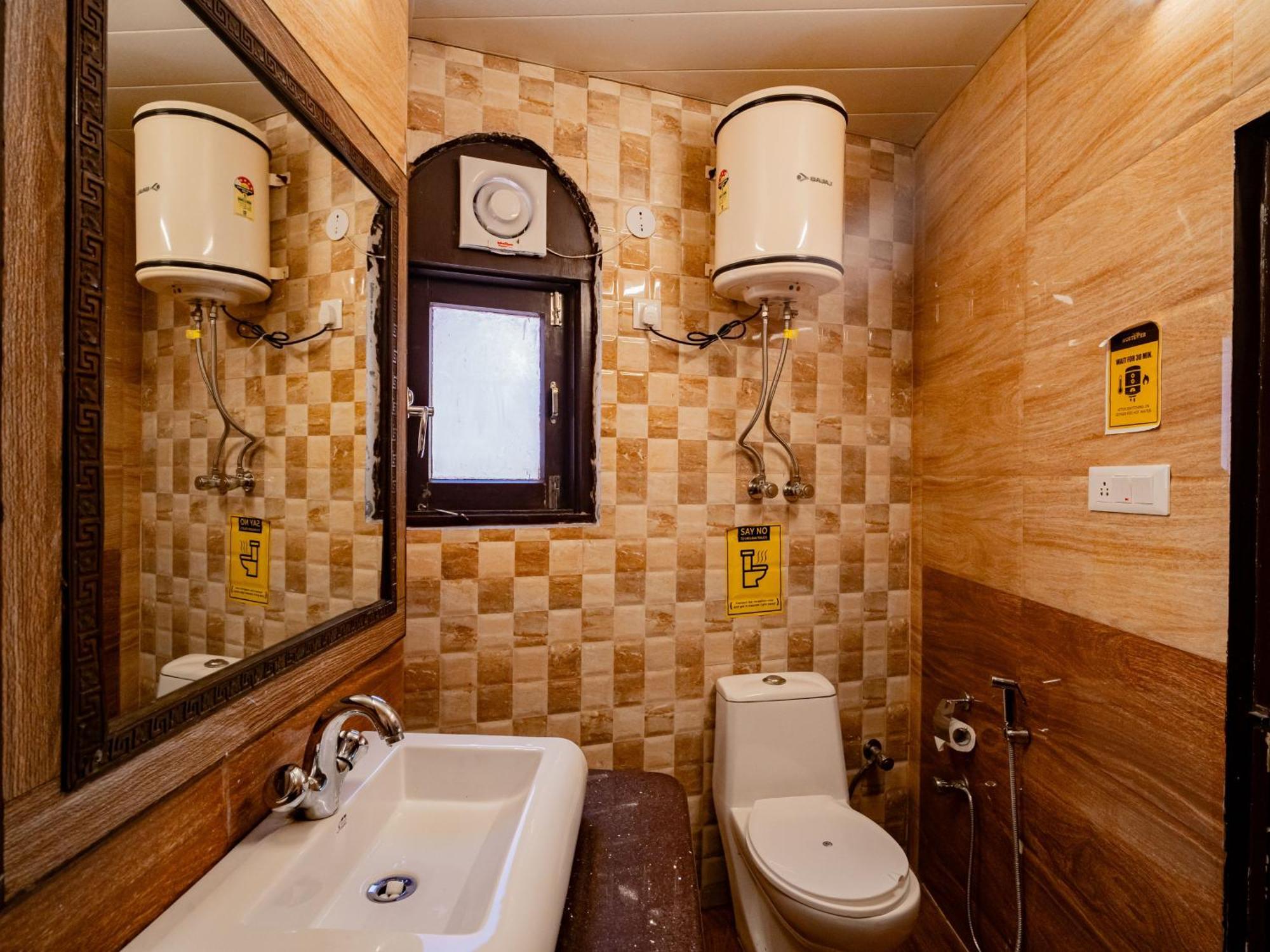 The Hosteller Shimla Room photo