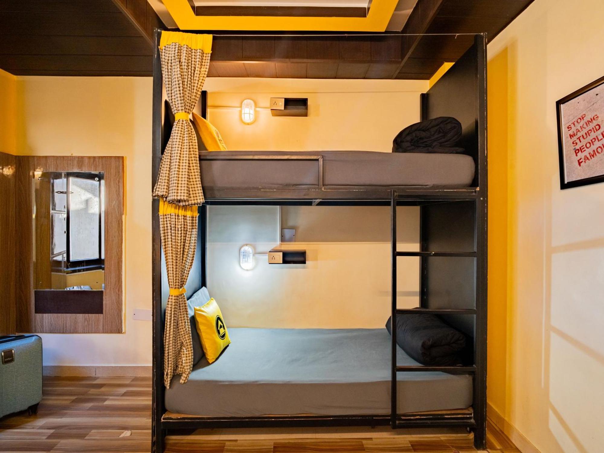 The Hosteller Shimla Room photo